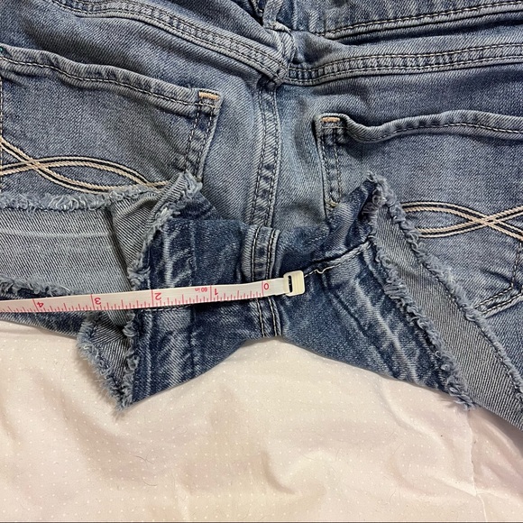 Abercrombie kids girls size 11/12 shorts.  EUC distressed denim - Picture 5 of 6